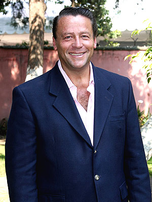 Alfredo Adame se suma a Camaleones