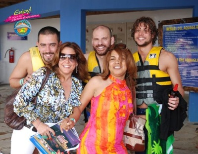 Actores de Niños Ricos Pobres Padres visitaron Ocean World 